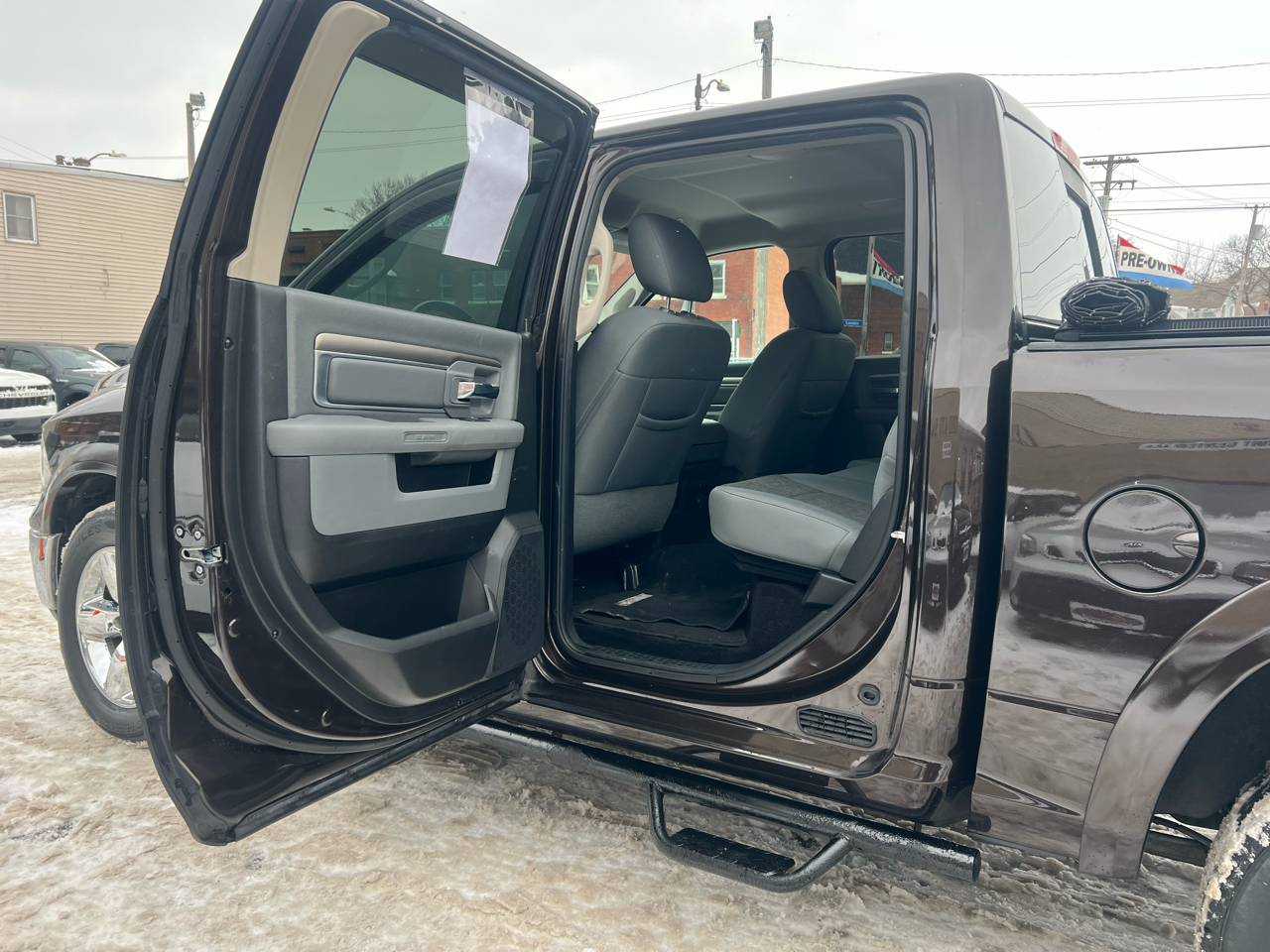 RAM 1500 Big Horn 4x4 Crew Cab 5'7" Box 2017