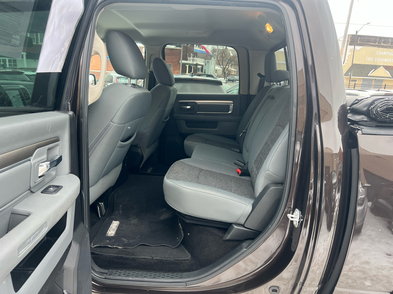 RAM 1500 Big Horn 4x4 Crew Cab 5'7" Box 2017