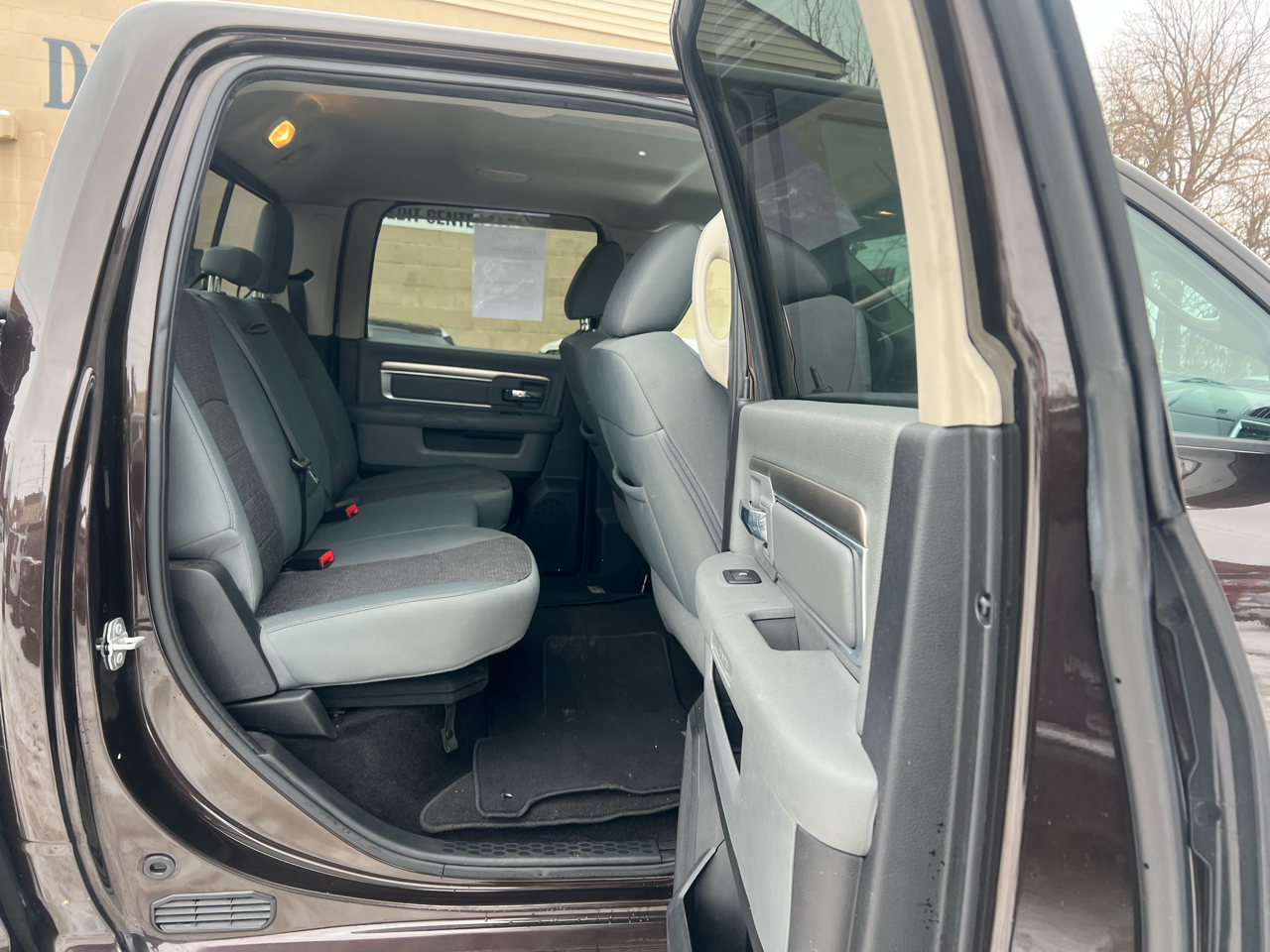 RAM 1500 Big Horn 4x4 Crew Cab 5'7" Box 2017