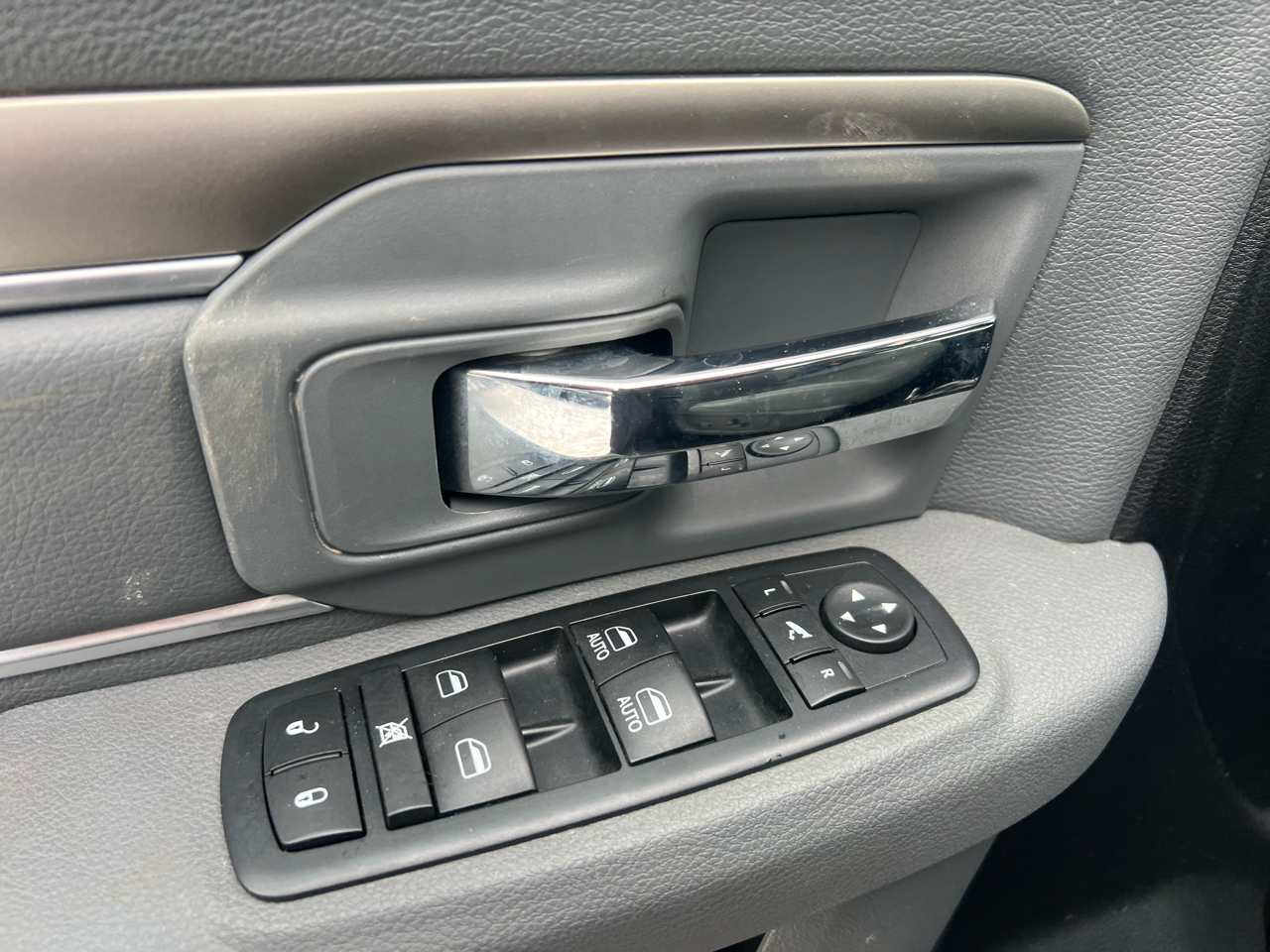 RAM 1500 Big Horn 4x4 Crew Cab 5'7" Box 2017