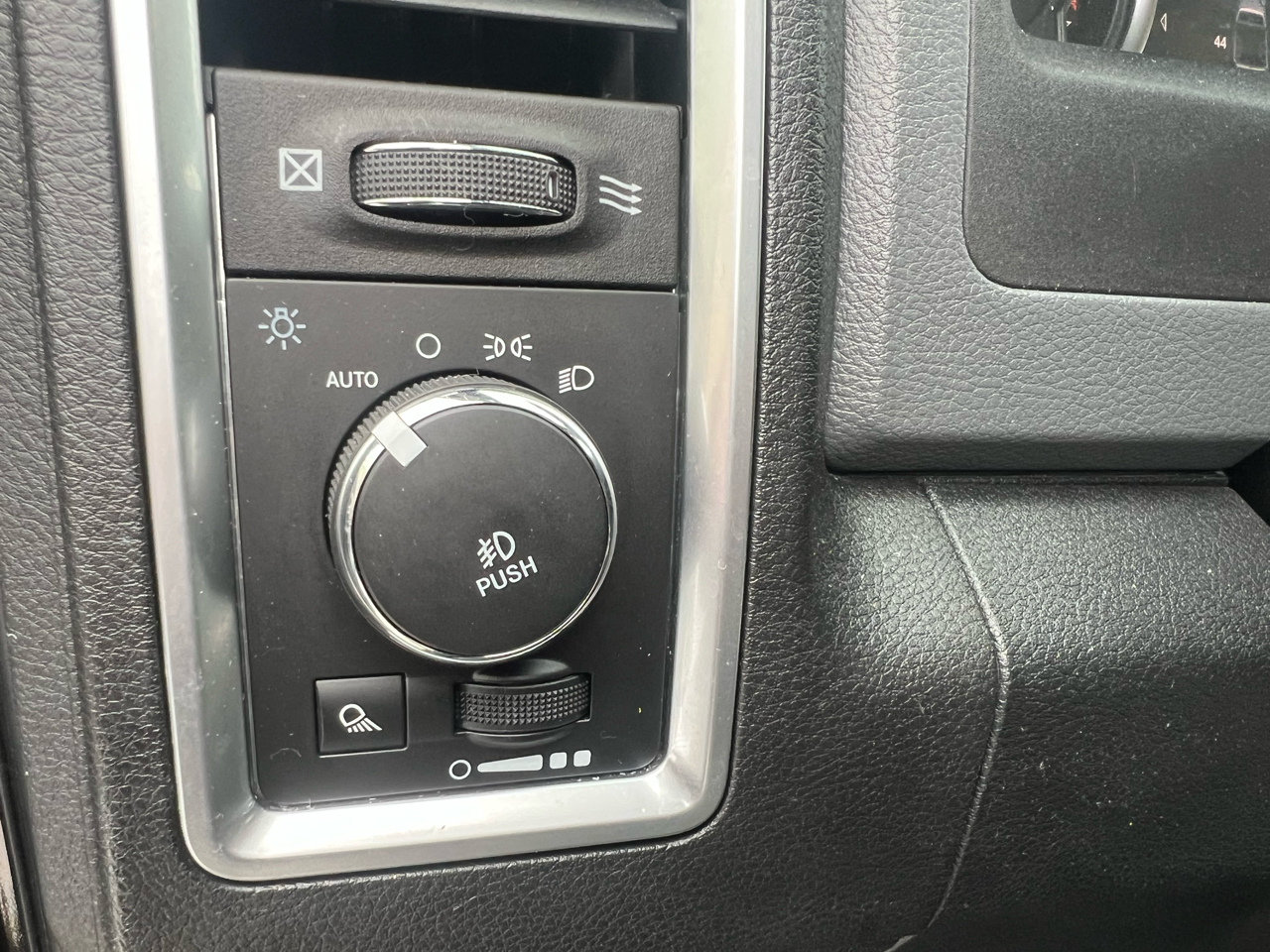 RAM 1500 Big Horn 4x4 Crew Cab 5'7" Box 2017