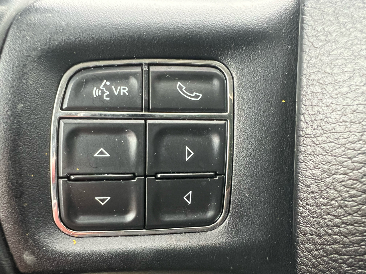 RAM 1500 Big Horn 4x4 Crew Cab 5'7" Box 2017