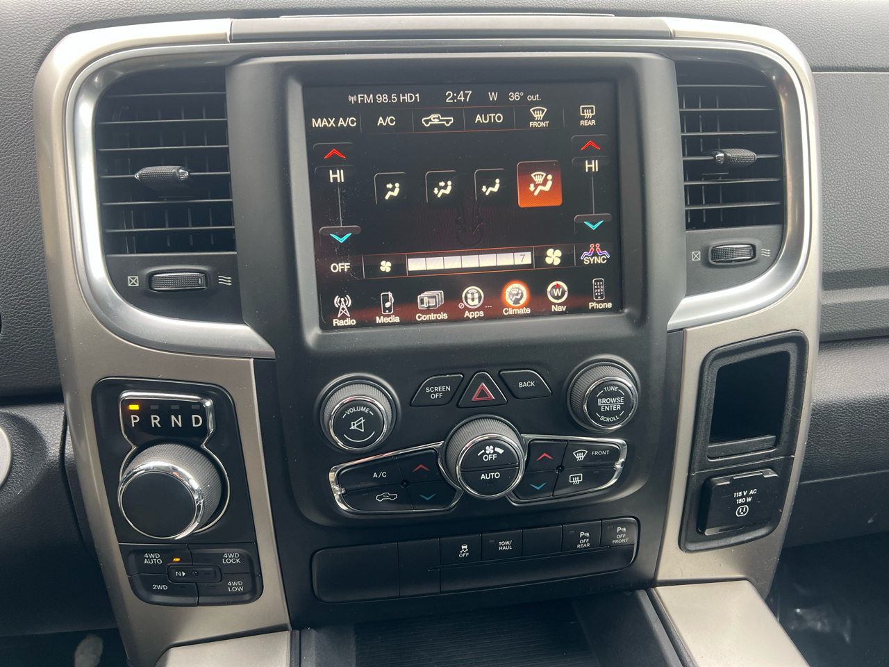 RAM 1500 Big Horn 4x4 Crew Cab 5'7" Box 2017