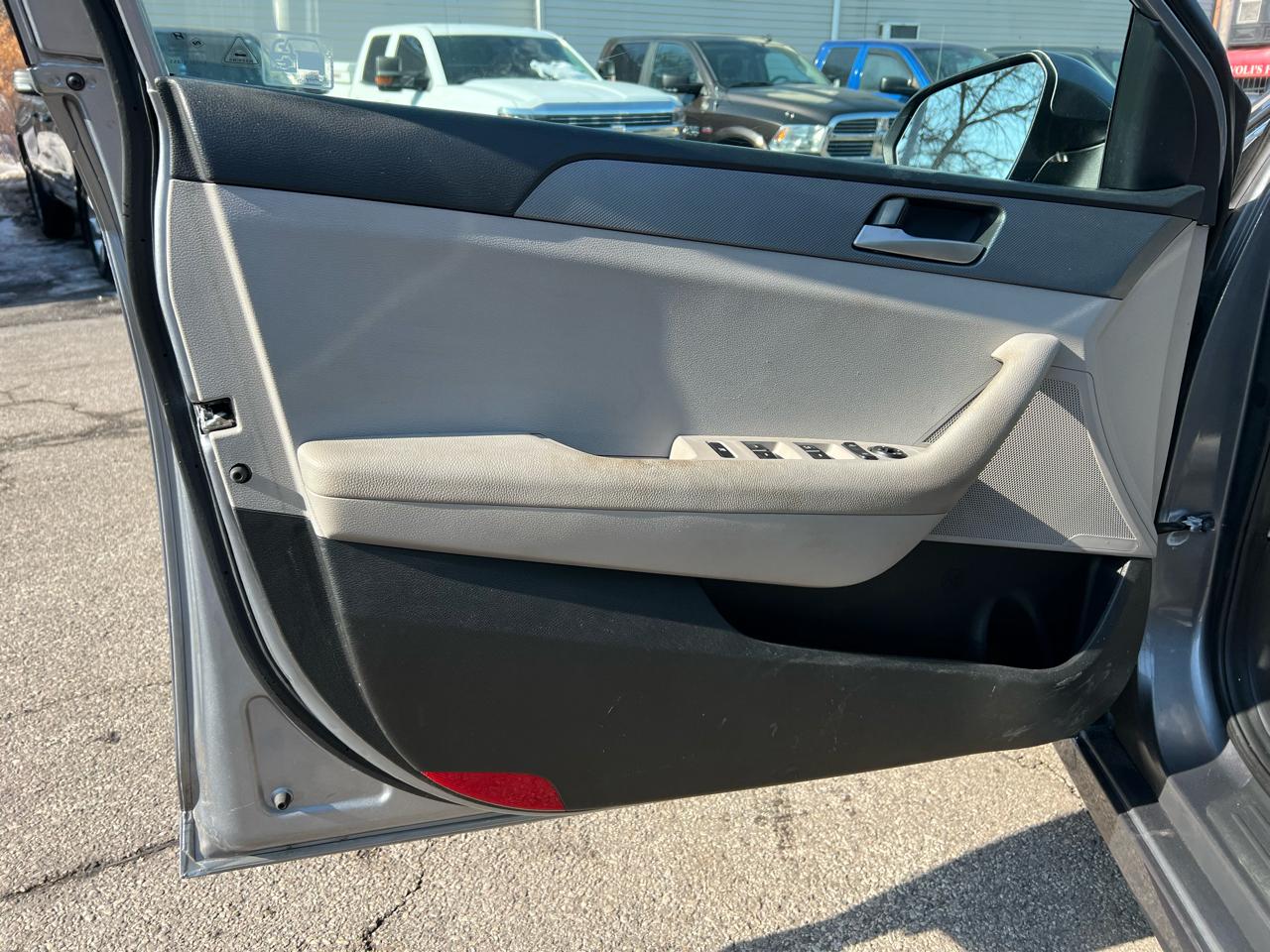Hyundai Sonata SE 2.4L 2019
