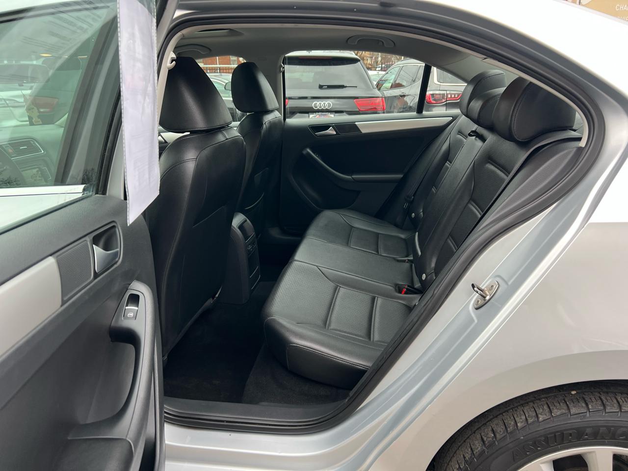 Volkswagen Jetta Sedan 4dr Auto SE PZEV 2013