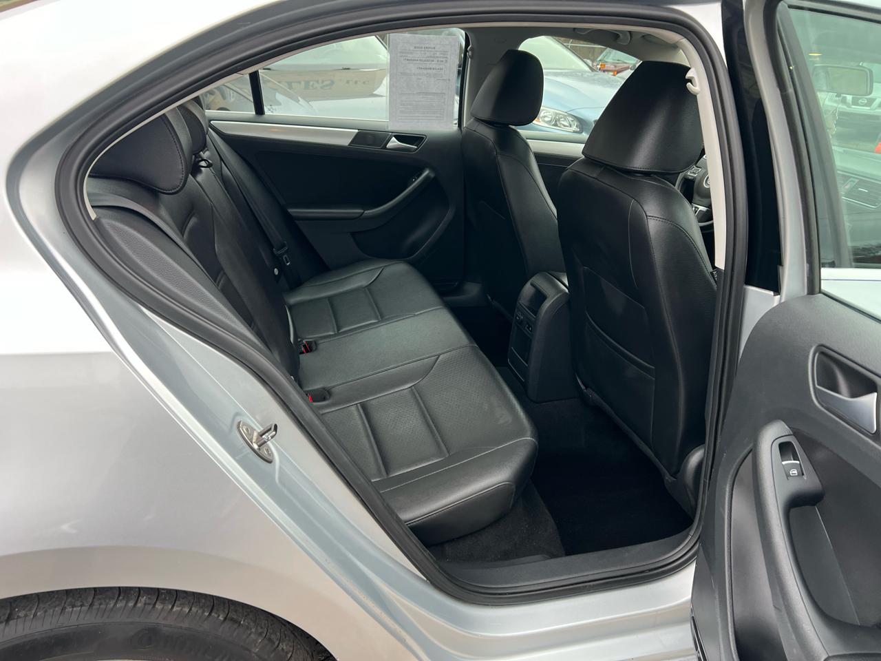 Volkswagen Jetta Sedan 4dr Auto SE PZEV 2013