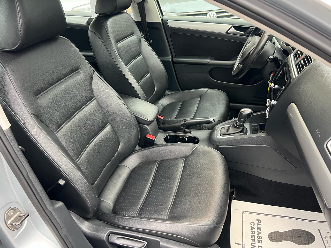 Volkswagen Jetta Sedan 4dr Auto SE PZEV 2013