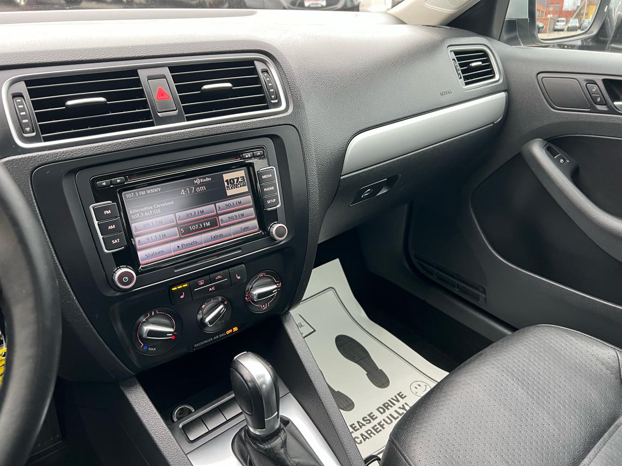 Volkswagen Jetta Sedan 4dr Auto SE PZEV 2013