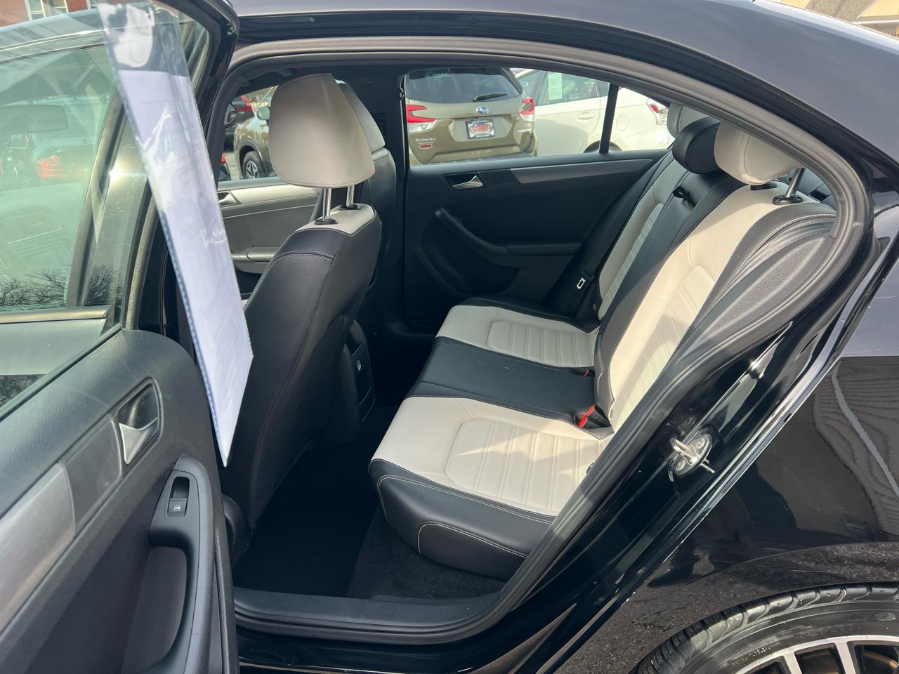 Volkswagen Jetta Sedan 4dr Auto 1.8T Sport PZEV 2016