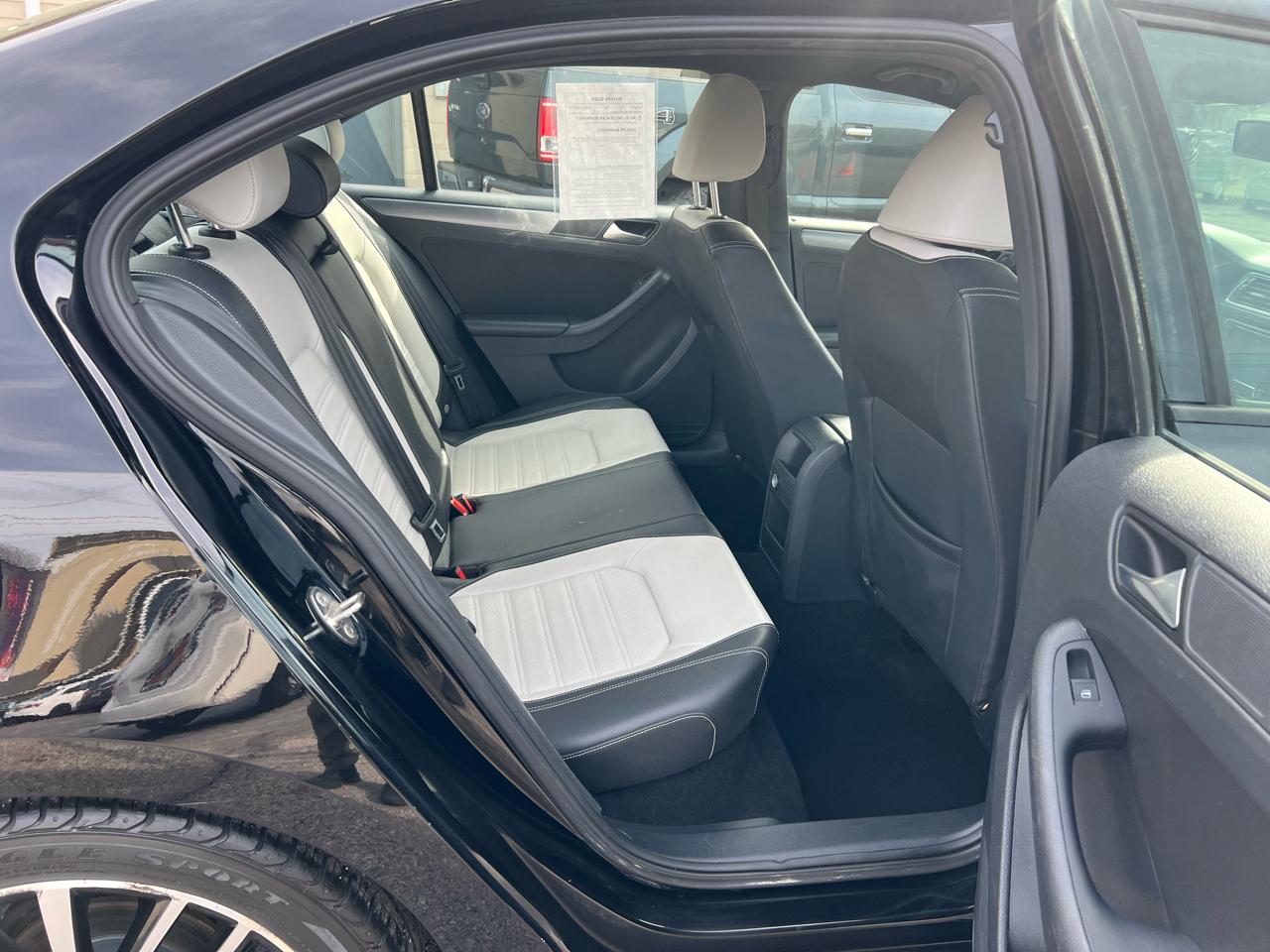 Volkswagen Jetta Sedan 4dr Auto 1.8T Sport PZEV 2016