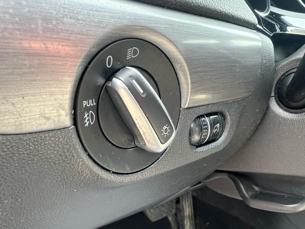 Volkswagen Jetta Sedan 4dr Auto 1.8T Sport PZEV 2016