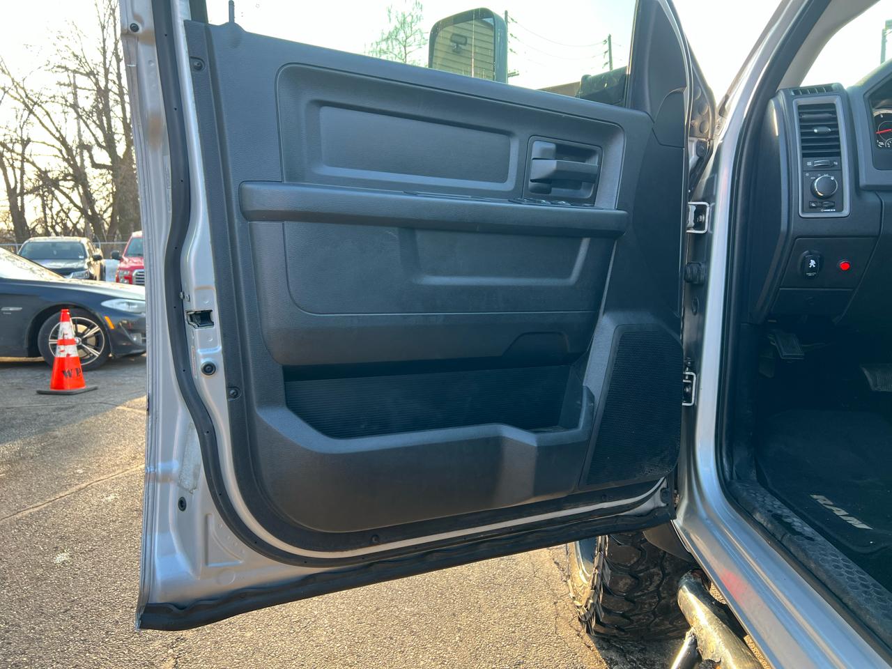 RAM 1500 4WD Crew Cab 149" ST 2014