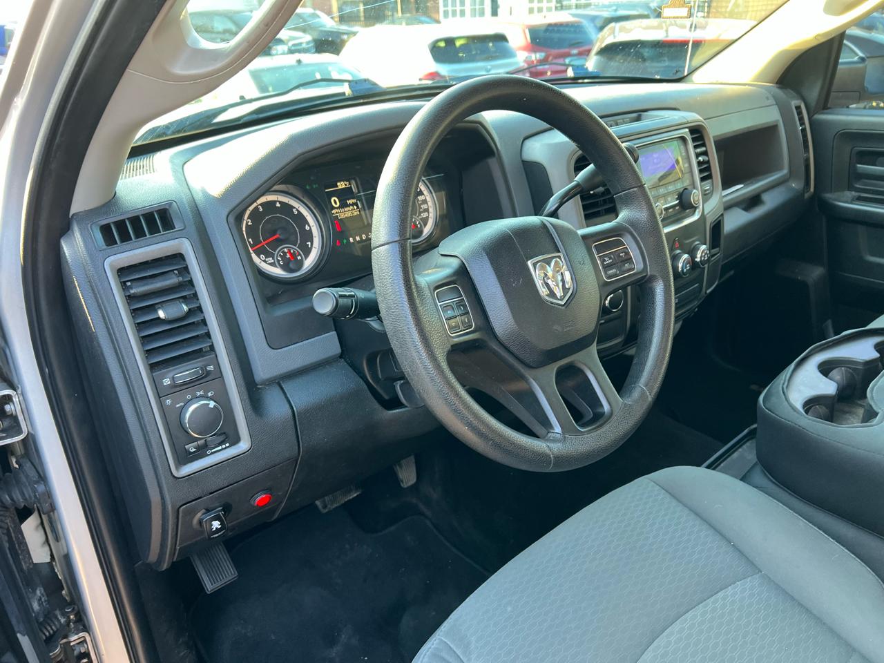 RAM 1500 4WD Crew Cab 149" ST 2014