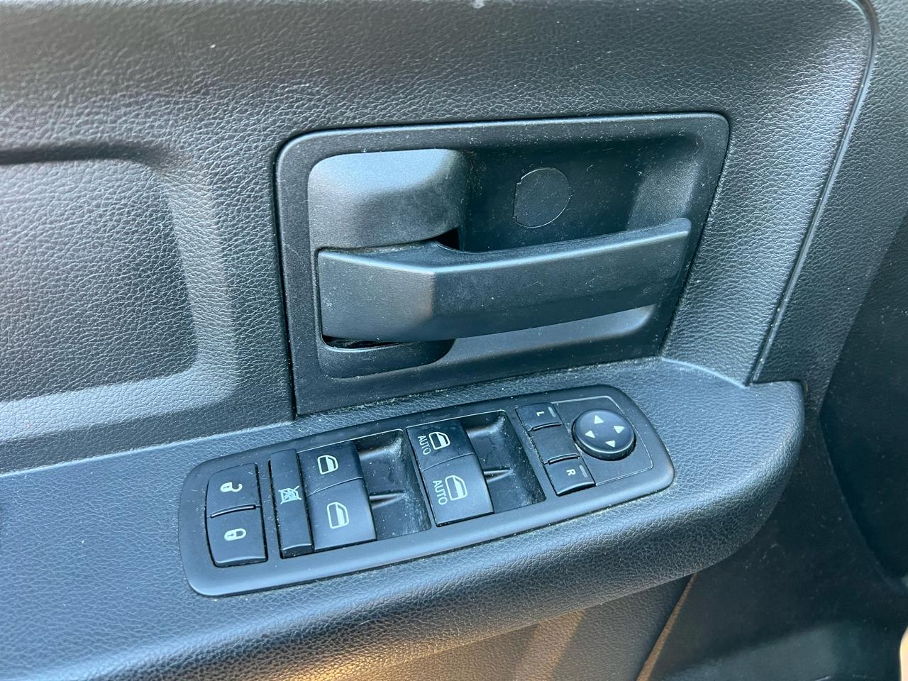 RAM 1500 4WD Crew Cab 149" ST 2014