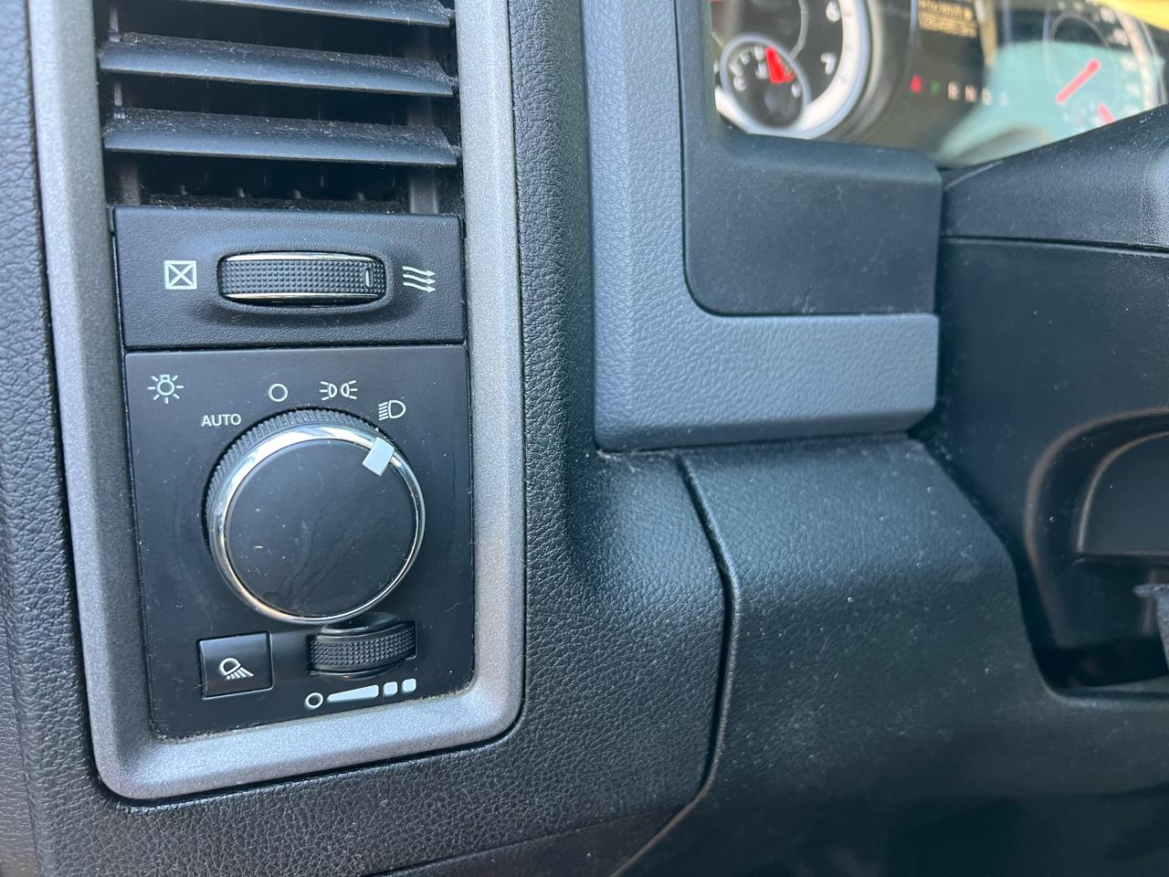 RAM 1500 4WD Crew Cab 149" ST 2014