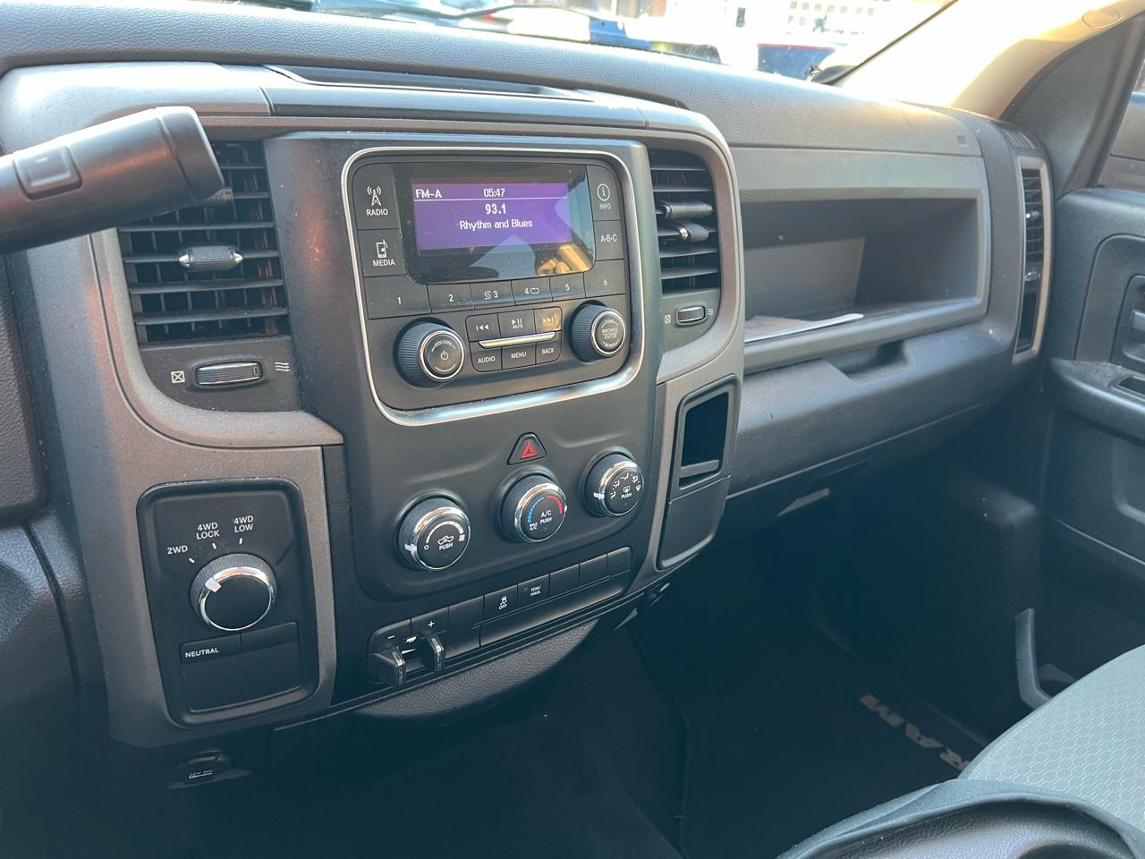 RAM 1500 4WD Crew Cab 149" ST 2014