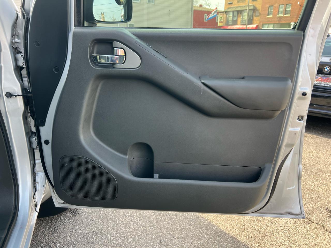 Nissan Frontier 4WD King Cab Auto SV 2014