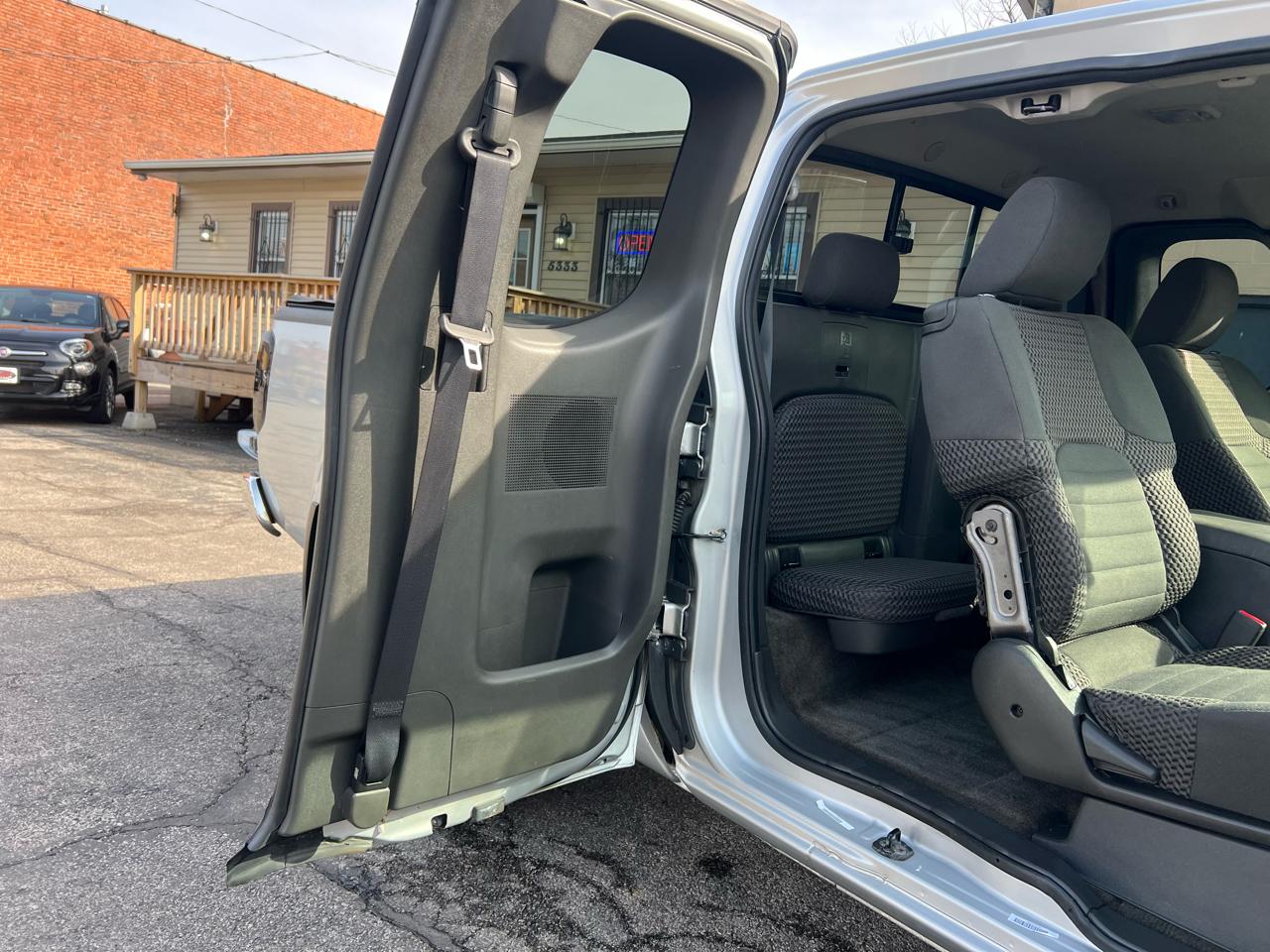 Nissan Frontier 4WD King Cab Auto SV 2014