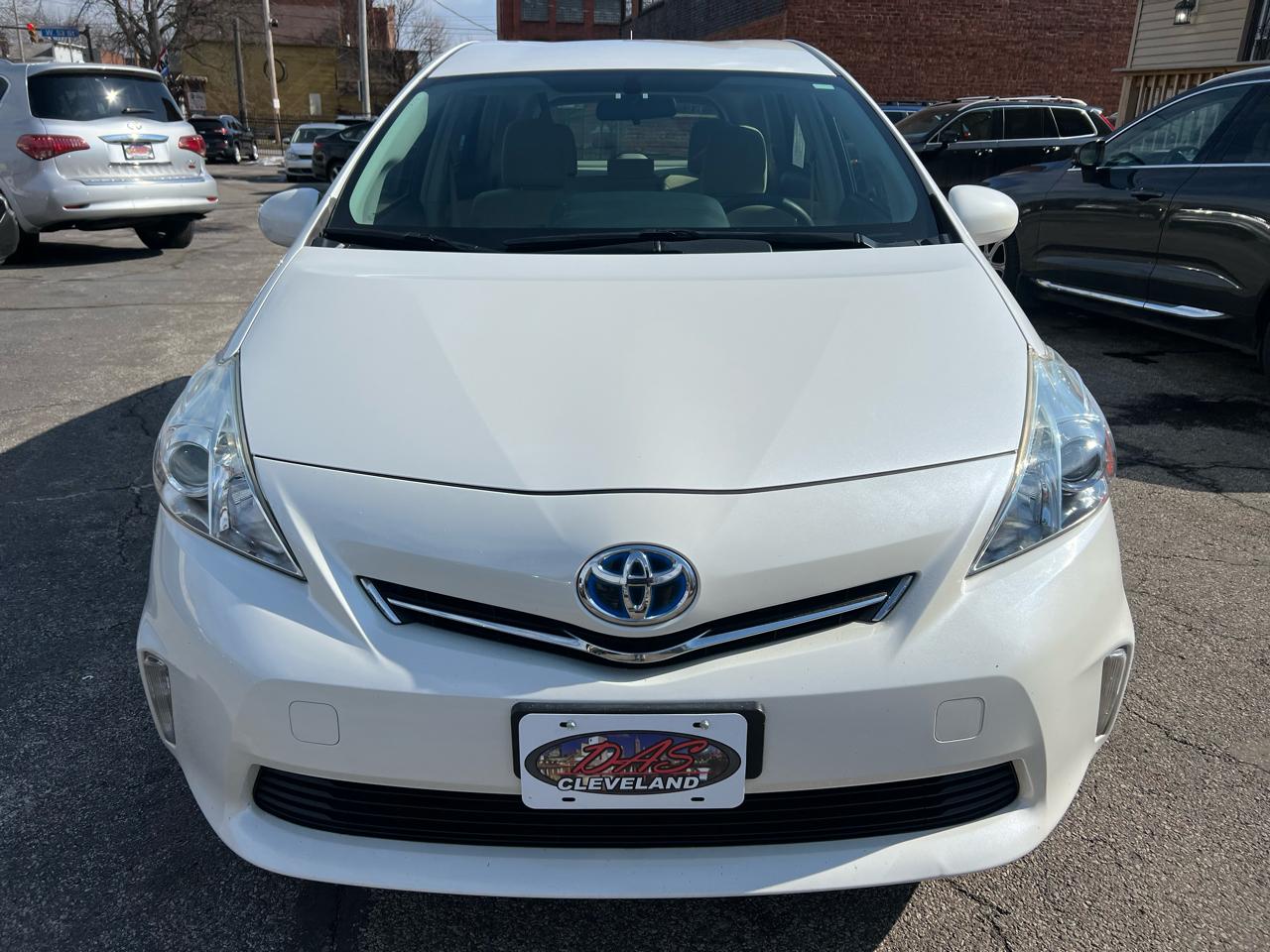 Toyota Prius V 5dr Wgn Three (Natl) 2013