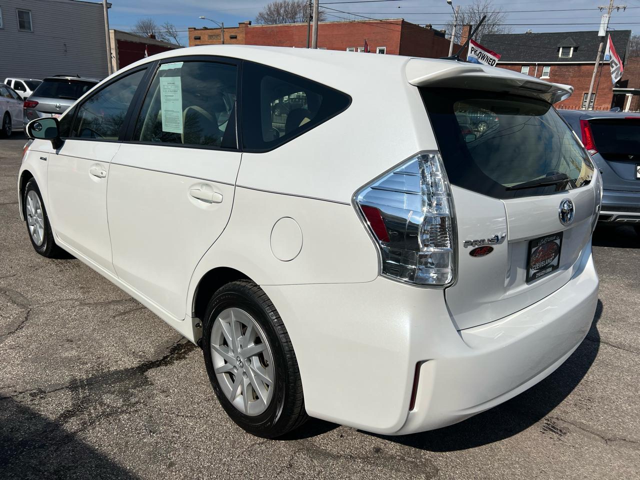 Toyota Prius V 5dr Wgn Three (Natl) 2013