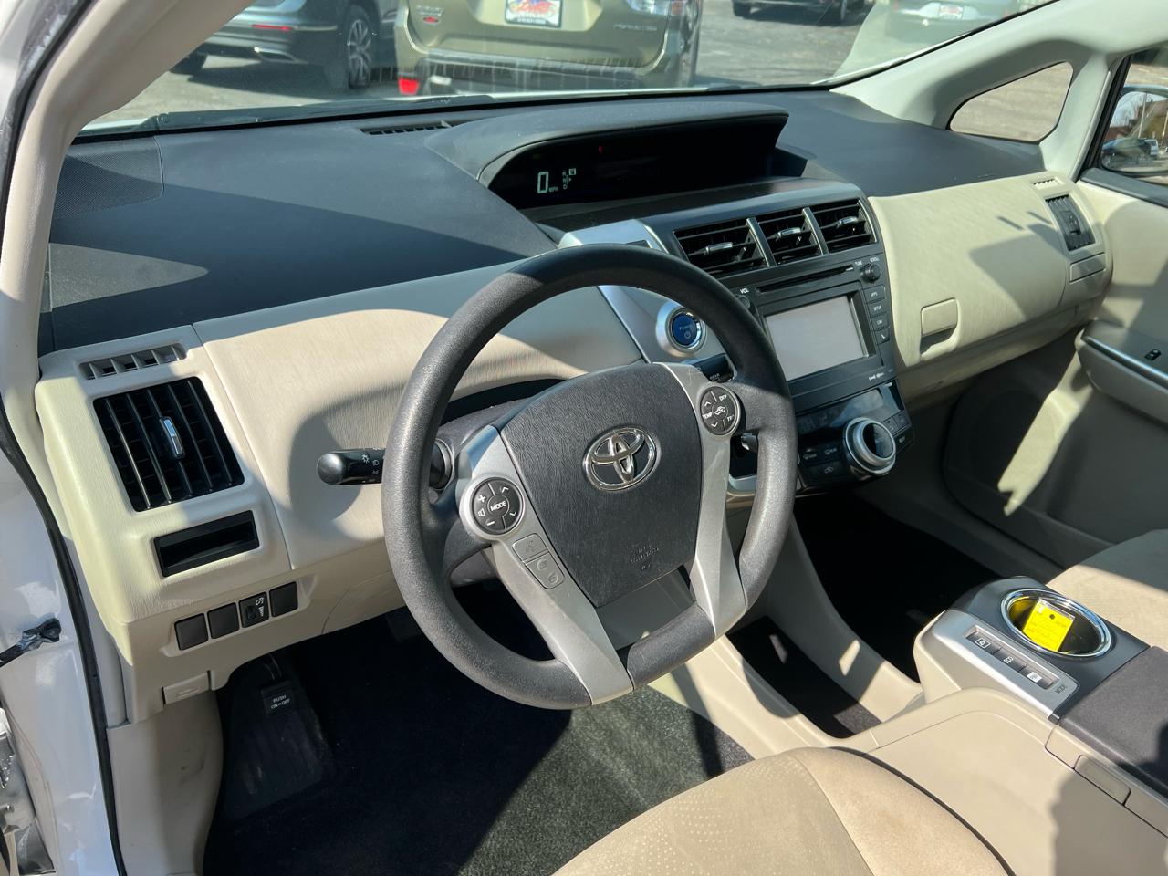 Toyota Prius V 5dr Wgn Three (Natl) 2013