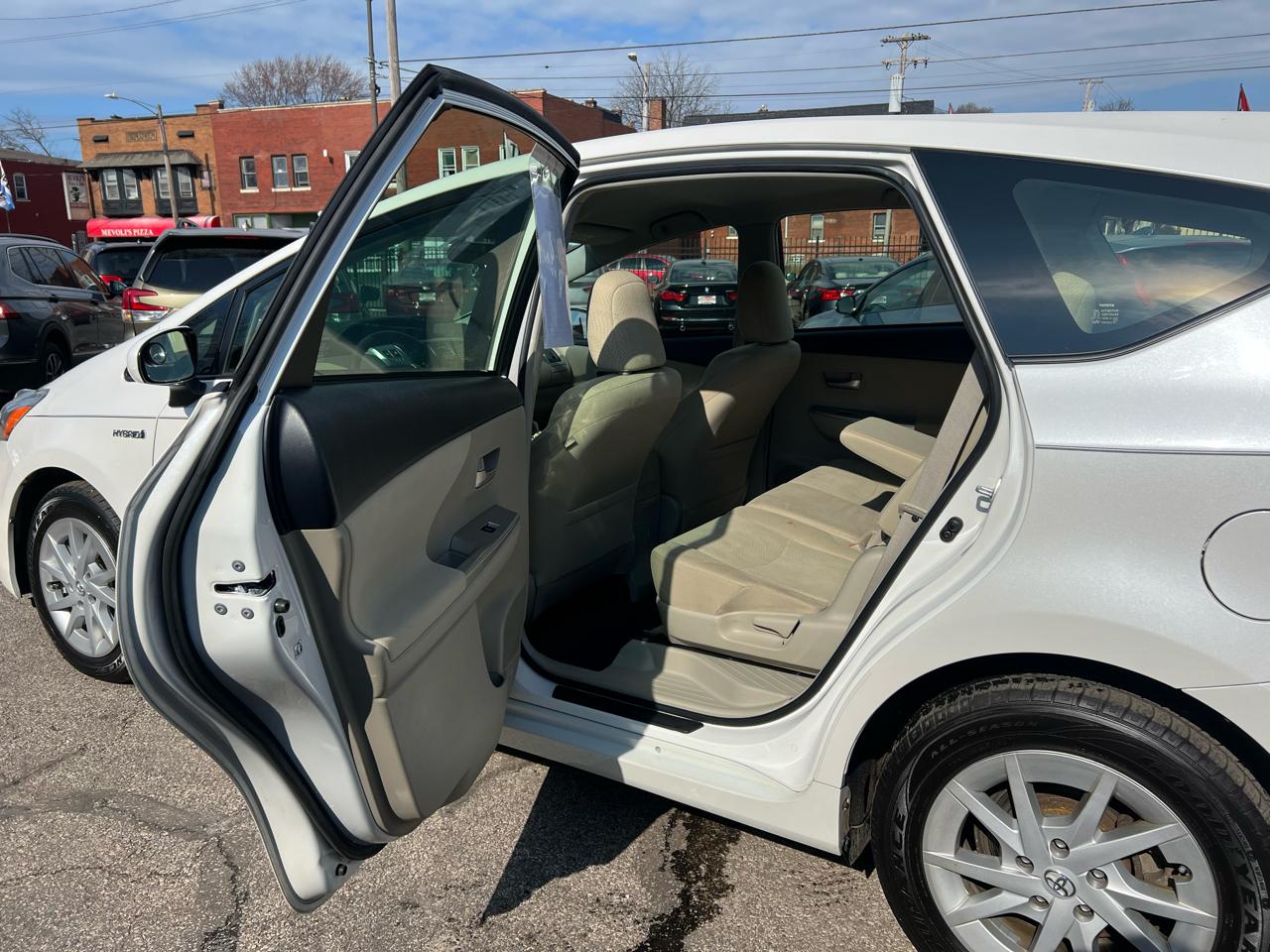 Toyota Prius V 5dr Wgn Three (Natl) 2013