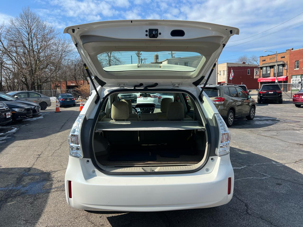 Toyota Prius V 5dr Wgn Three (Natl) 2013