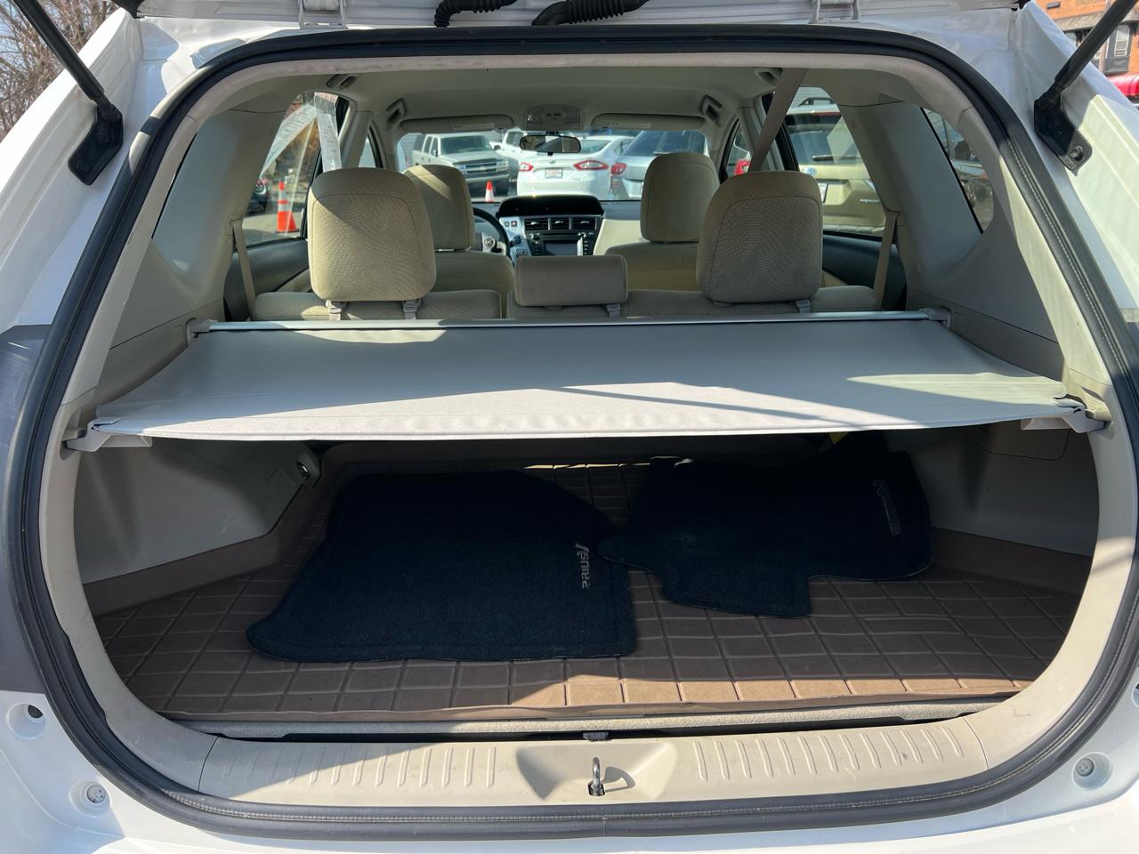 Toyota Prius V 5dr Wgn Three (Natl) 2013