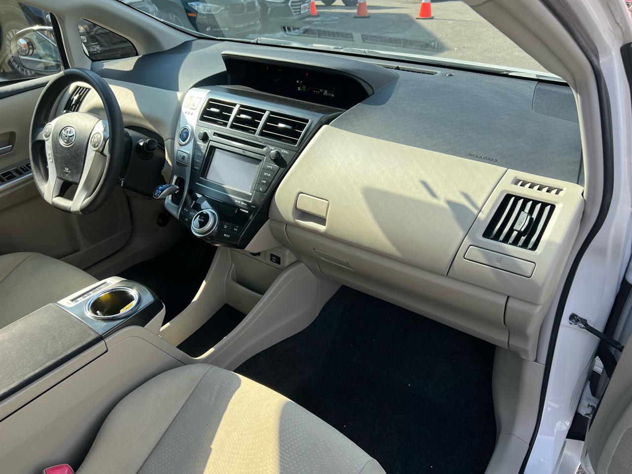 Toyota Prius V 5dr Wgn Three (Natl) 2013