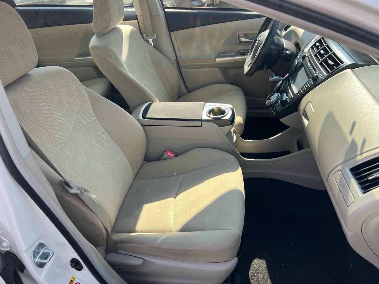 Toyota Prius V 5dr Wgn Three (Natl) 2013