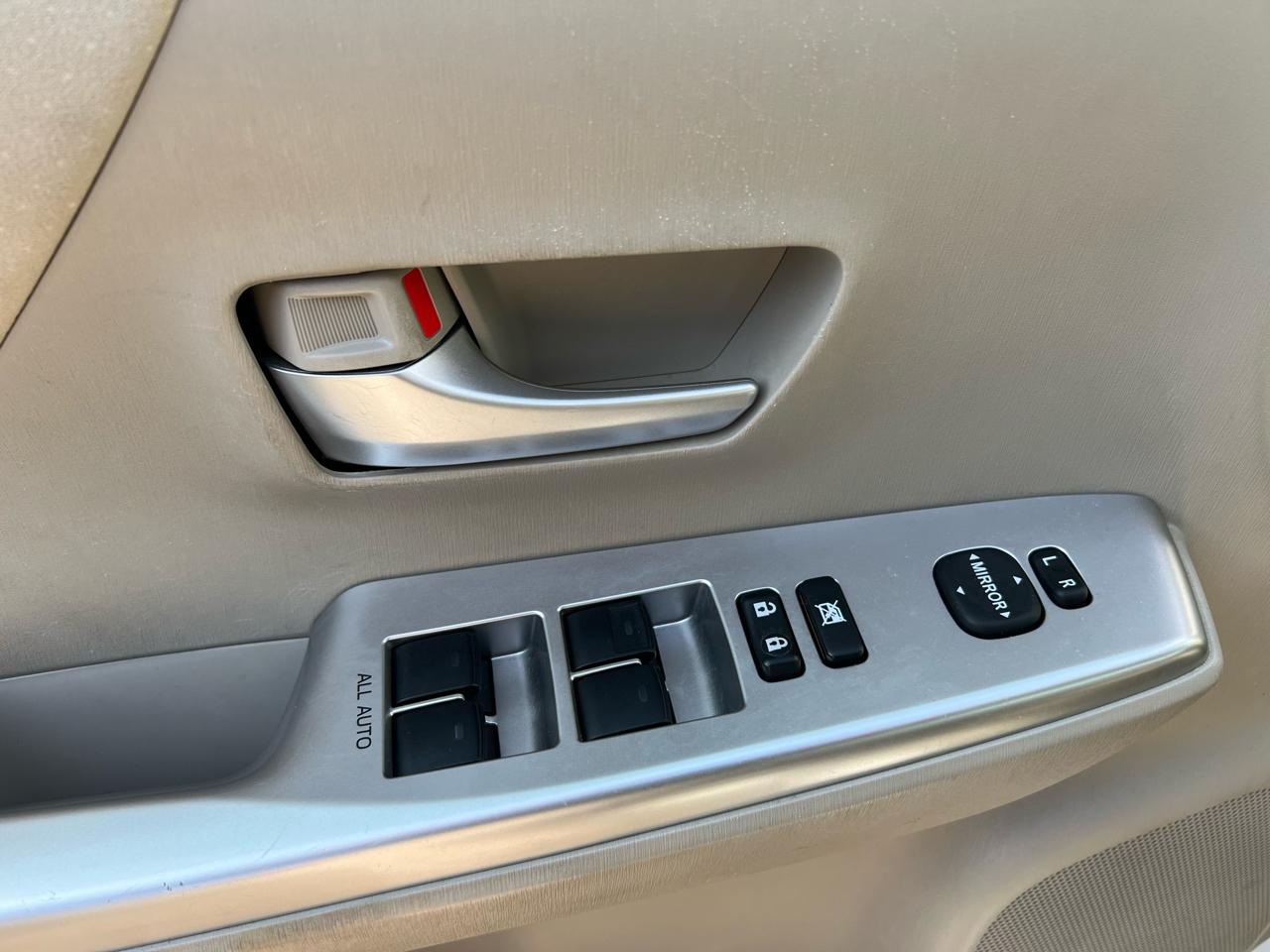 Toyota Prius V 5dr Wgn Three (Natl) 2013