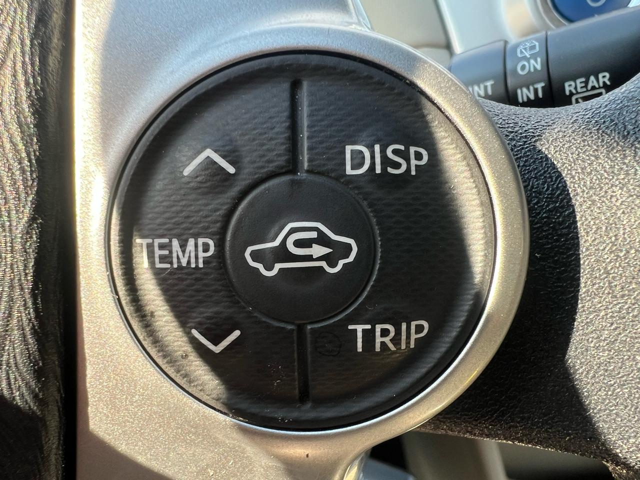 Toyota Prius V 5dr Wgn Three (Natl) 2013