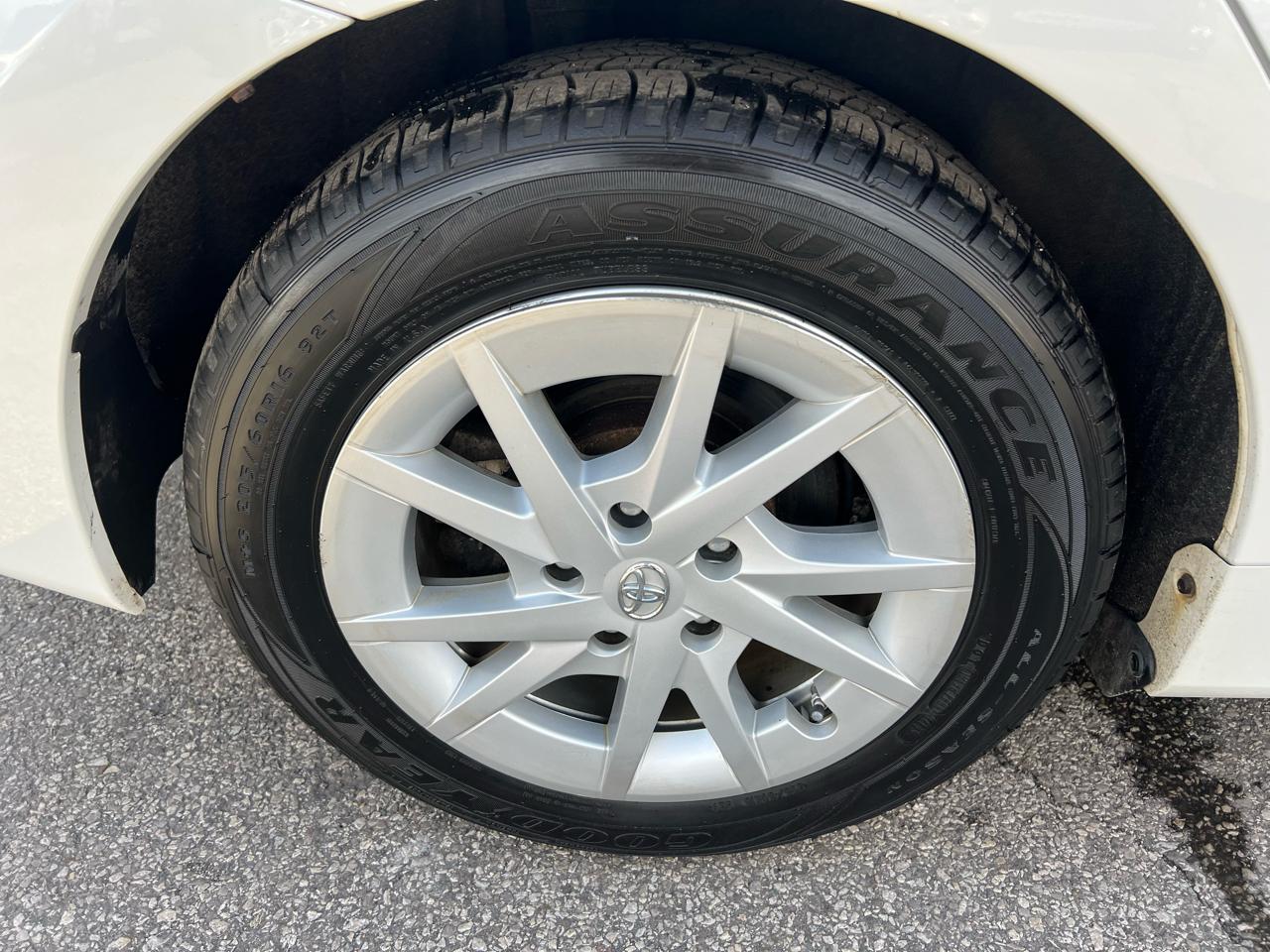 Toyota Prius V 5dr Wgn Three (Natl) 2013