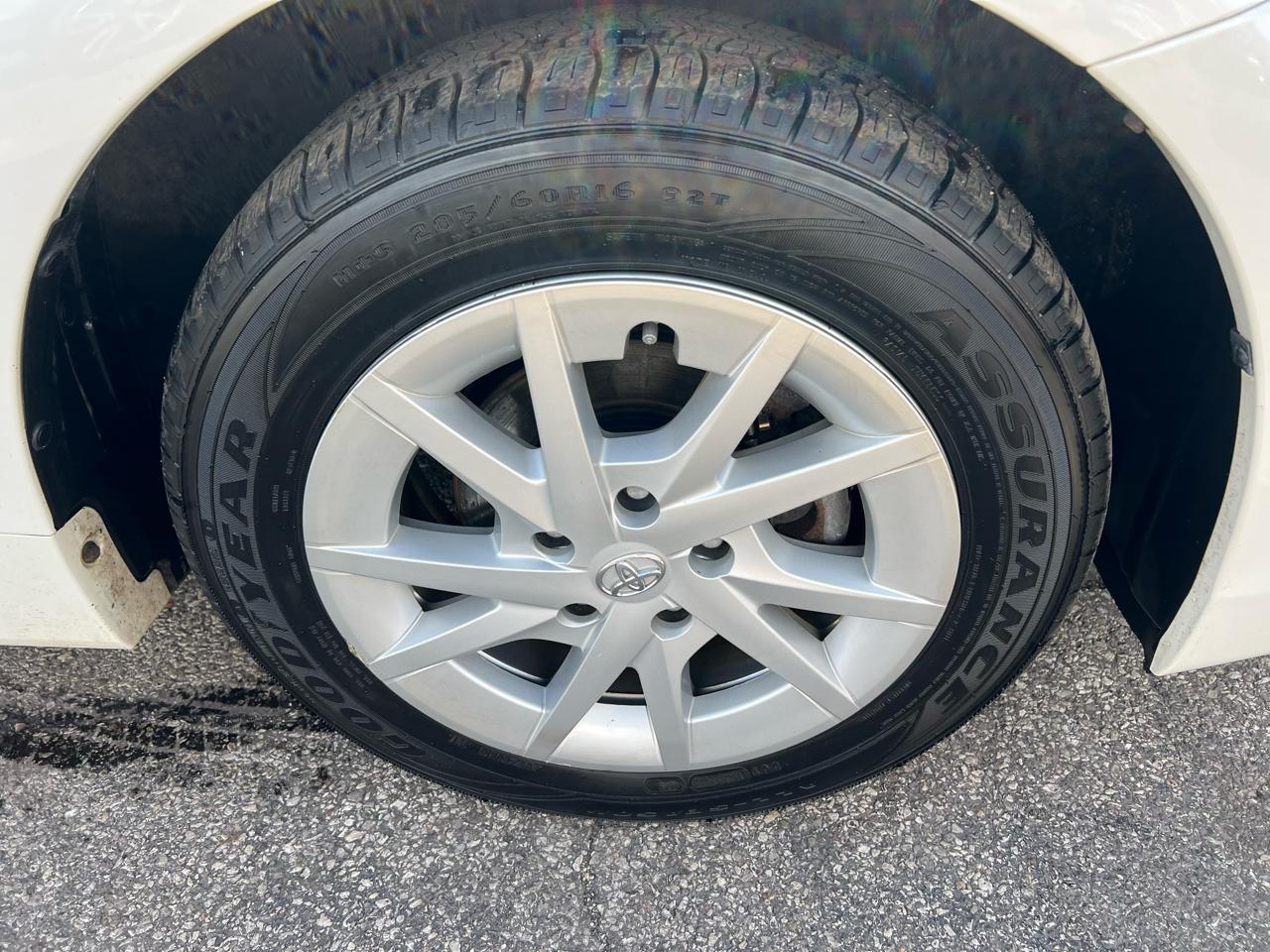 Toyota Prius V 5dr Wgn Three (Natl) 2013