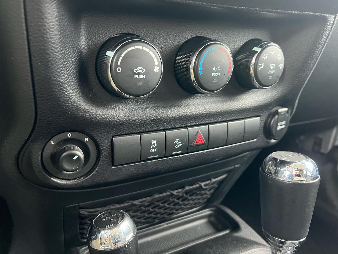 Jeep Wrangler Unlimited 4WD 4dr Willys Wheeler 2015