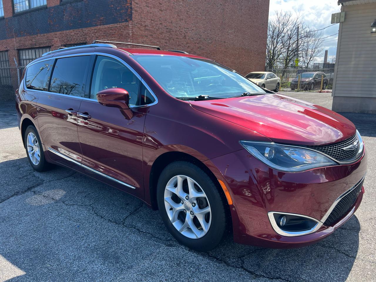 Chrysler Pacifica Touring-L Plus FWD 2017