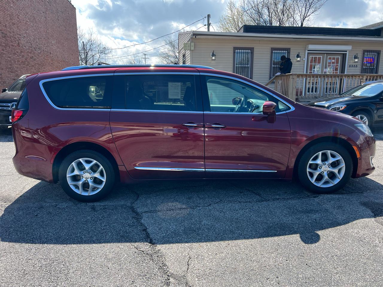 Chrysler Pacifica Touring-L Plus FWD 2017