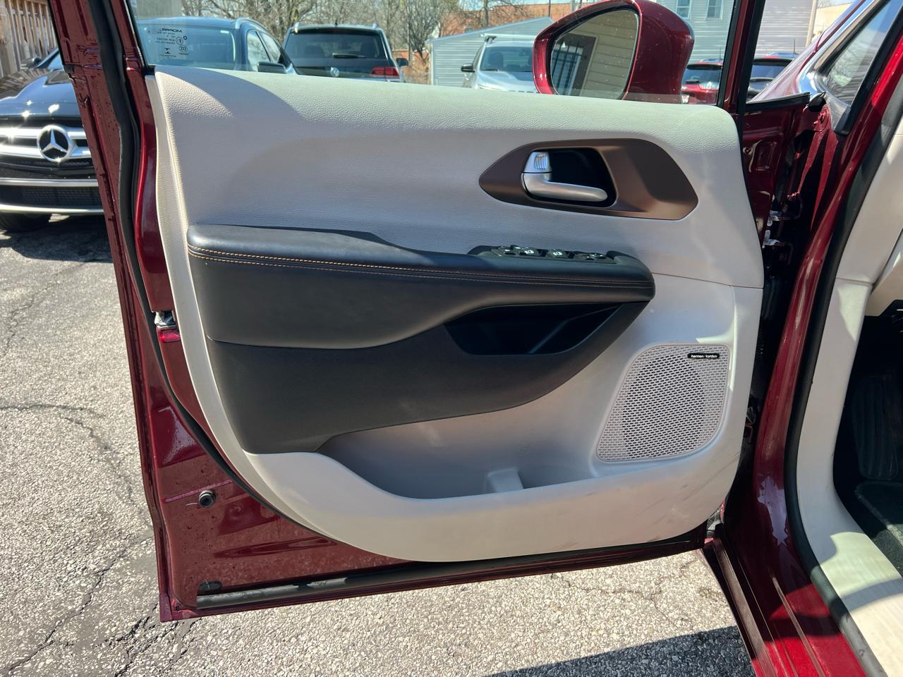 Chrysler Pacifica Touring-L Plus FWD 2017