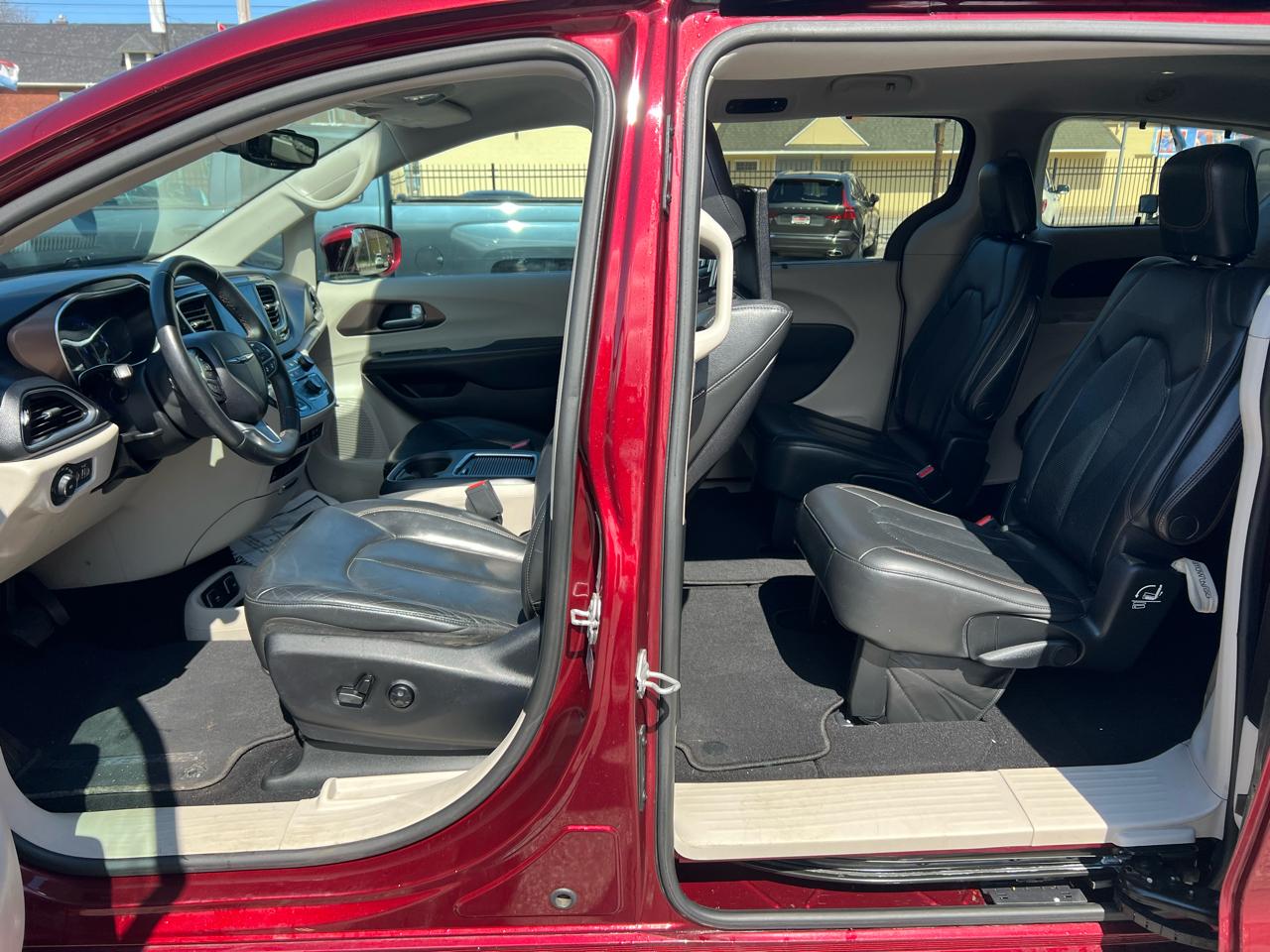 Chrysler Pacifica Touring-L Plus FWD 2017