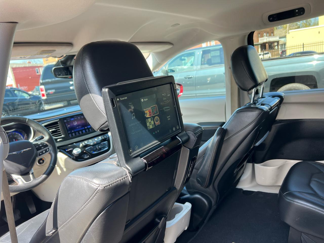 Chrysler Pacifica Touring-L Plus FWD 2017