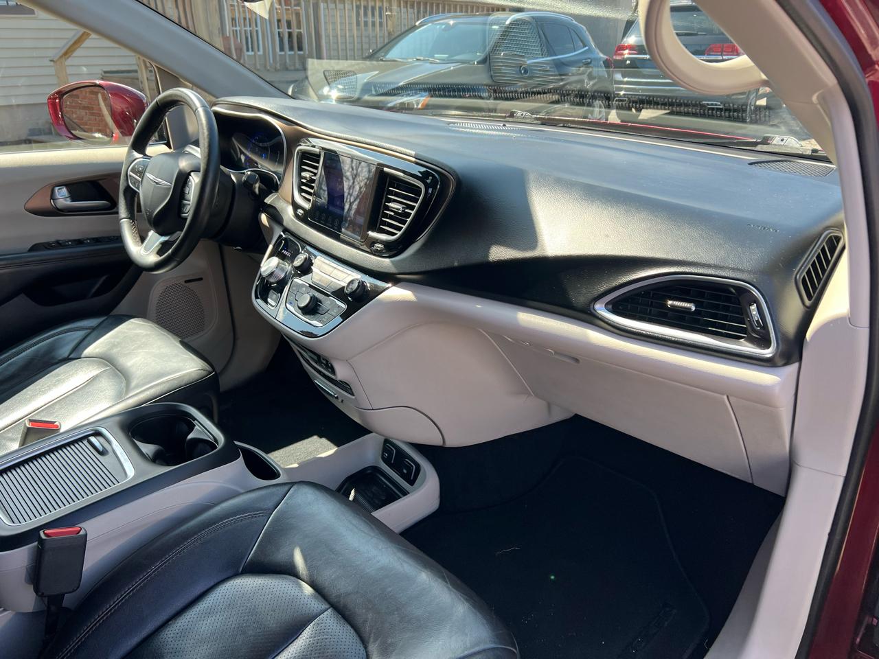 Chrysler Pacifica Touring-L Plus FWD 2017