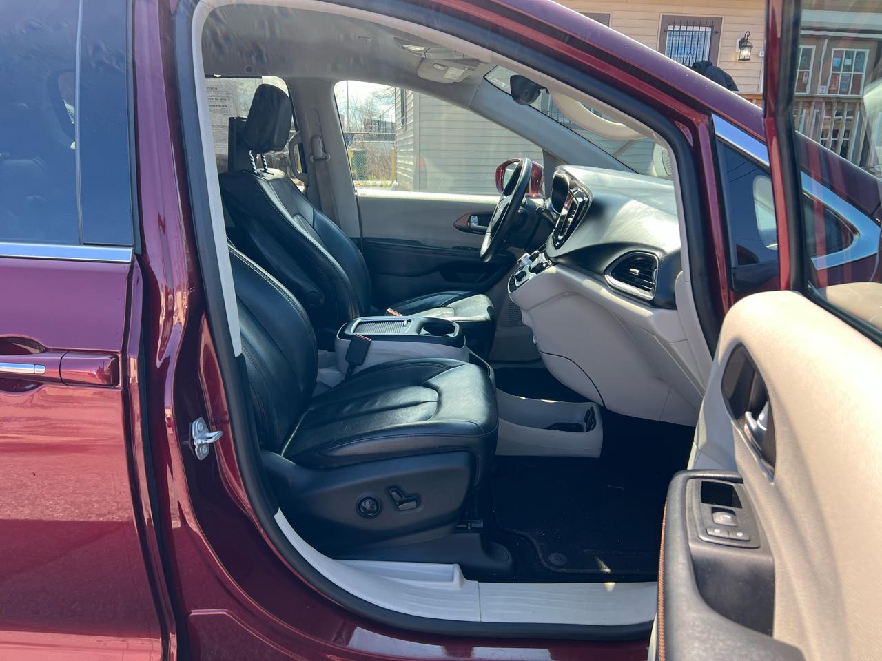 Chrysler Pacifica Touring-L Plus FWD 2017