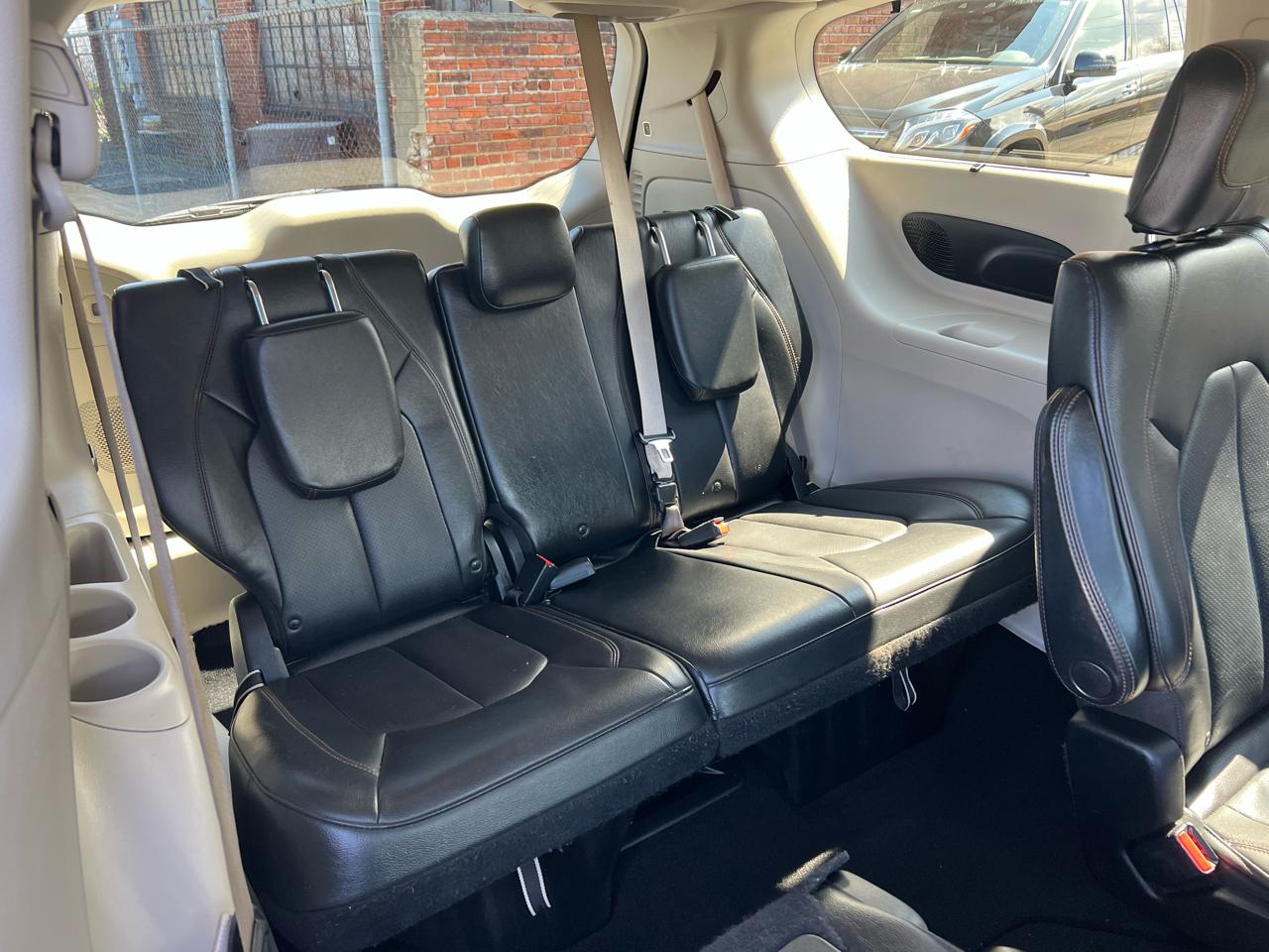 Chrysler Pacifica Touring-L Plus FWD 2017