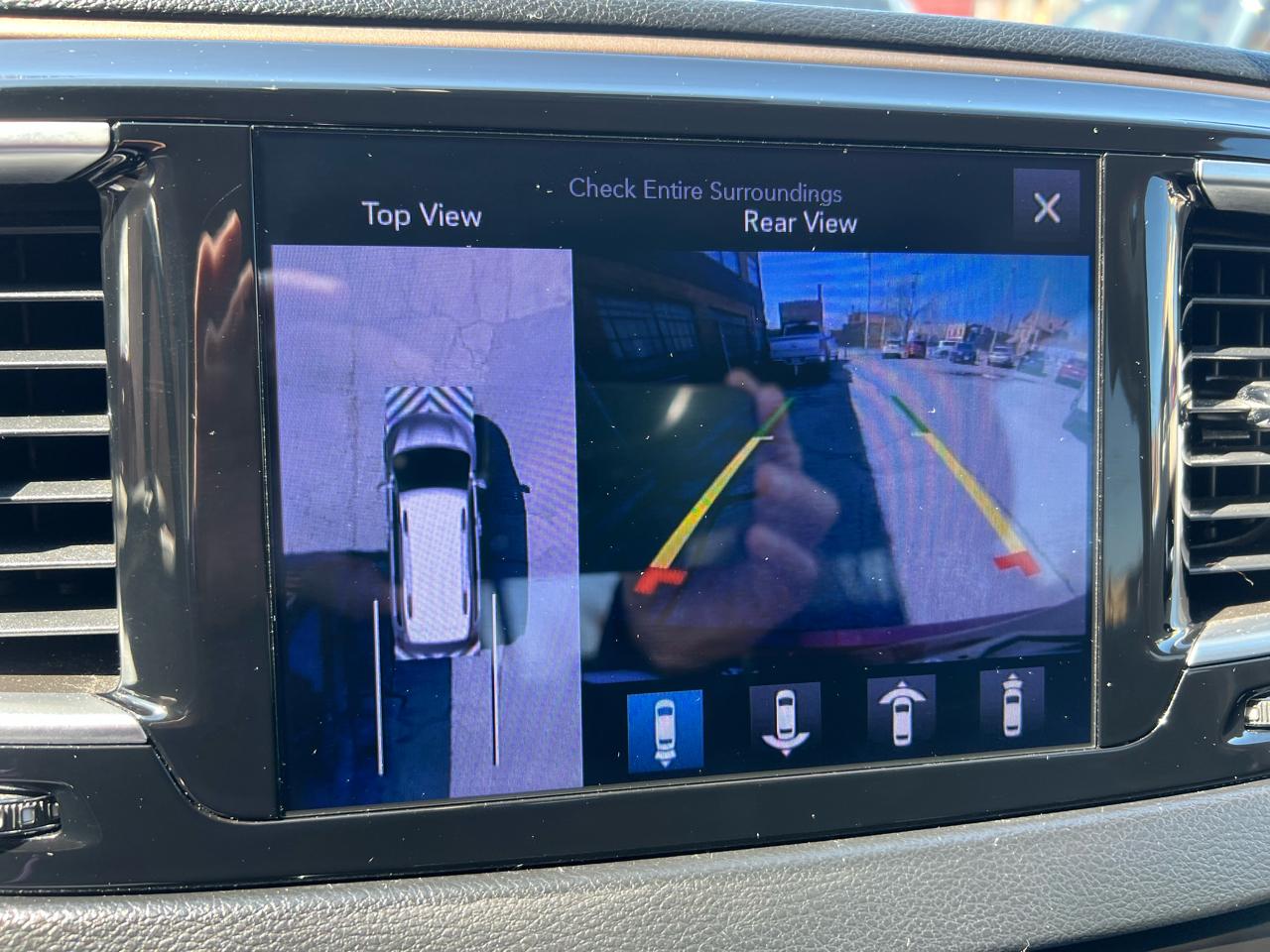 Chrysler Pacifica Touring-L Plus FWD 2017