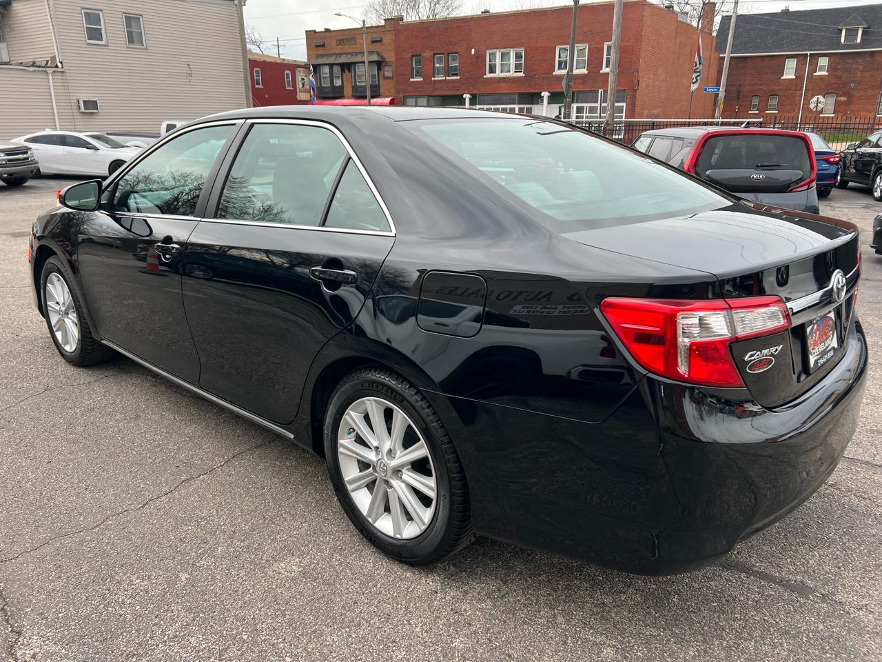 Toyota Camry 4dr Sdn I4 Auto XLE (Natl) 2013