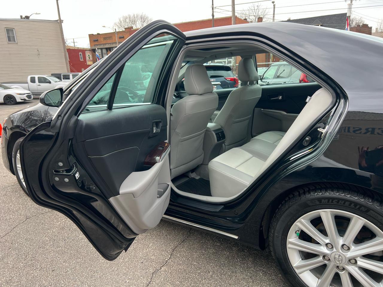 Toyota Camry 4dr Sdn I4 Auto XLE (Natl) 2013