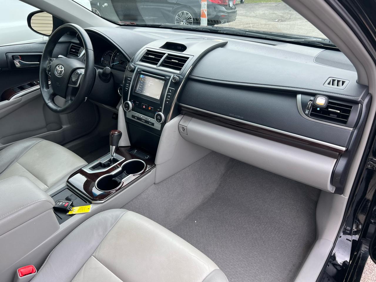 Toyota Camry 4dr Sdn I4 Auto XLE (Natl) 2013