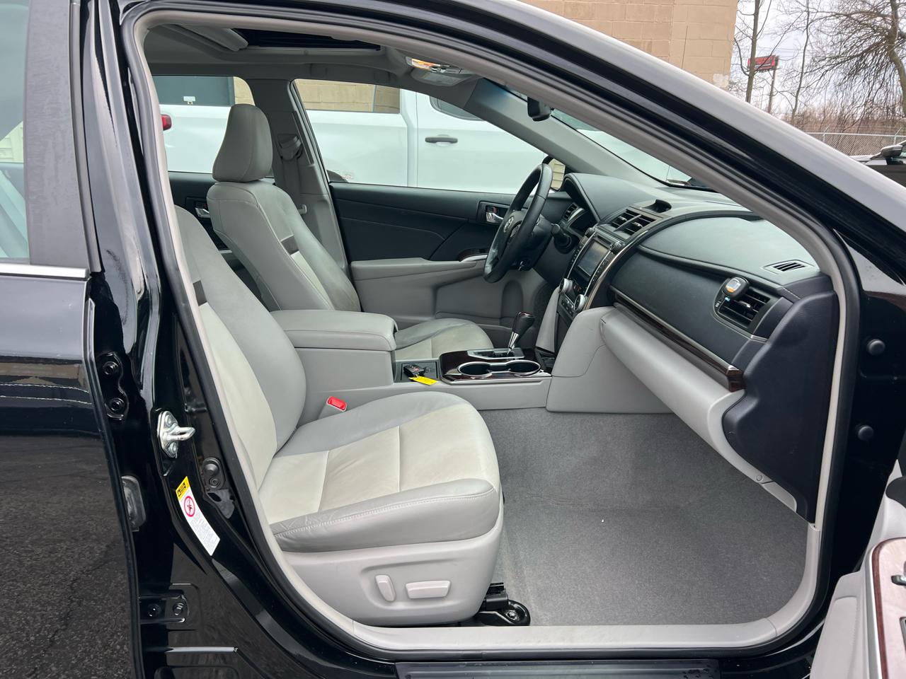 Toyota Camry 4dr Sdn I4 Auto XLE (Natl) 2013