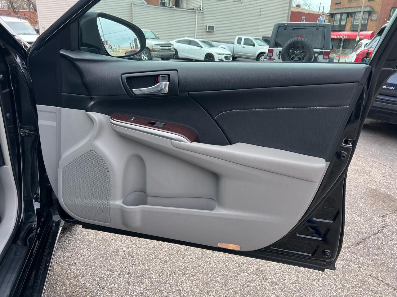 Toyota Camry 4dr Sdn I4 Auto XLE (Natl) 2013