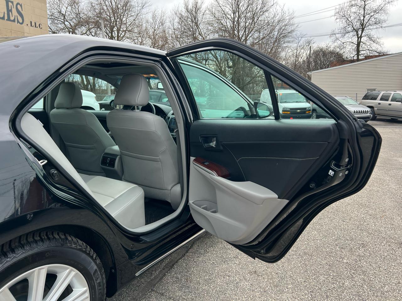 Toyota Camry 4dr Sdn I4 Auto XLE (Natl) 2013